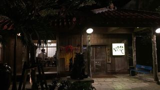 沖縄料理と三味線