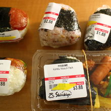 右上が1.88$、おかず付きが3.88$、どれも柔らかで美味