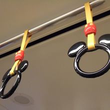 ミッキーのつり革