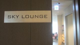 平日の朝7時位に行ったら空いていましたがちょっと狭いという感想でした