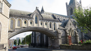 大聖堂内に響く朗々たる歌声