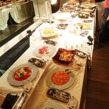 ビアガーデンのビュッフェ