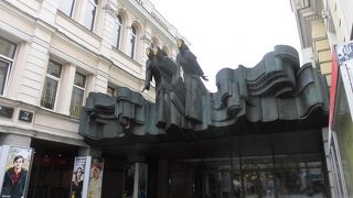 ゲディミノ大通りにある劇場