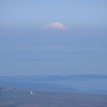 横津岳から噴火湾越しに150km遠望する羊蹄山