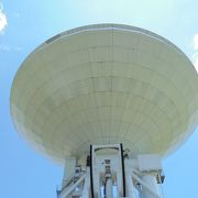 巨大な電波望遠鏡（国立天文台野辺山宇宙電波観測所）