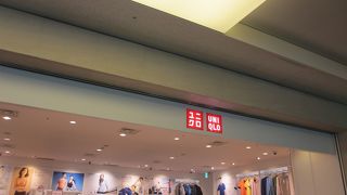 搭乗前の時間つぶしや旅行前に買い忘れたものを買うのに便利だと思いました