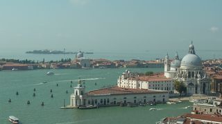 サンマルコ広場の前に広がる運河