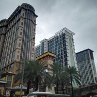 右側二棟がシェラトングランド