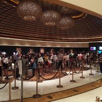 午後1時過ぎのコンシェルジュ。この状態で40分待ち。