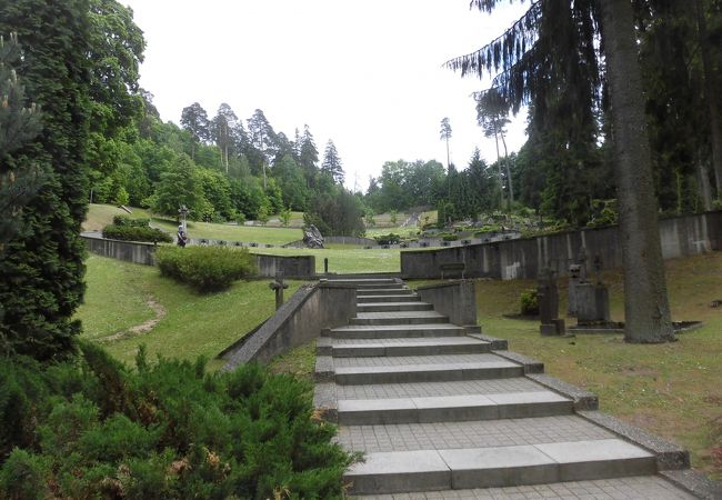 静かな慰霊の場