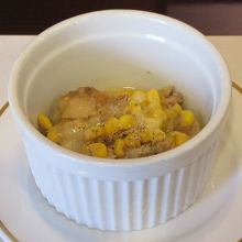 肉料理　チキンとトウモロコシを焼いたもの