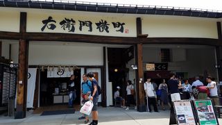 宮川朝市通り沿いのショッピングを楽しめる複合施設