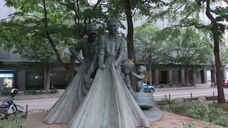 台座には貝・・・