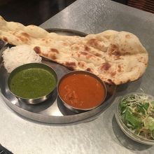 チキンカレーとサグパニール