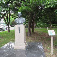 佐藤昌介の胸像 