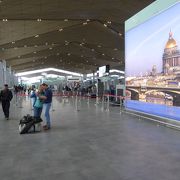 施設も新しく広めで利用しやすいプルコヴォ空港