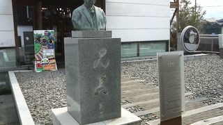 駅のそばで貴重な鉄道車両や展示物をじっくり見れます