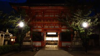 二年坂から石塀小路を経て南楼門へ到着