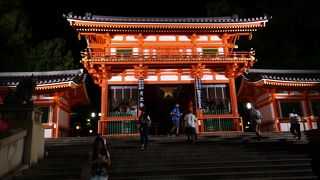 八坂神社を代表する門