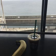 ドリップアイスコーヒーSとバナナ