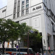 大きなビルでした