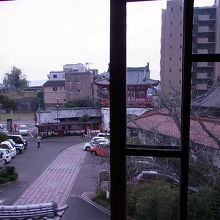 2階から楼門方向を眺める