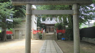 １番大きな塚に稲荷を祀ったのかな？