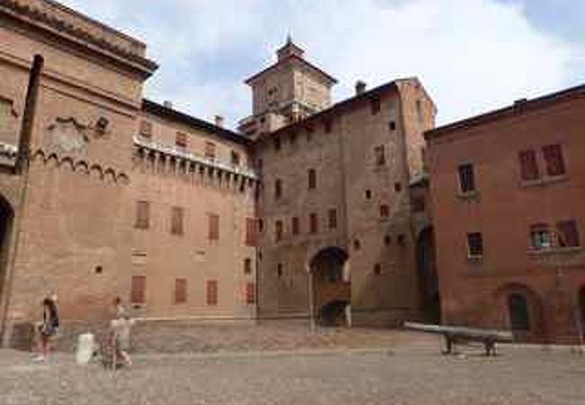 エステンセ城内にあります