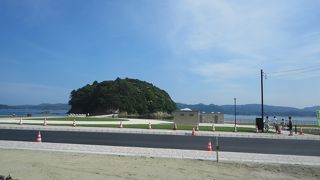 荒島神社の島です