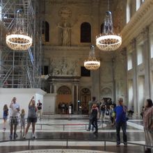 王宮内部は実に広大で豪華絢爛