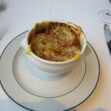オニオングラタンスープはボリュームたっぷり