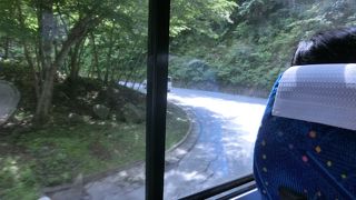 渋滞もなく、バスも飛ばすのではらはら