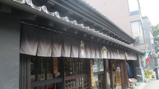 服部家の商売と生活を知る資料館です。