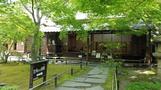 好きな色を選んでする数珠玉作りが楽しいお寺