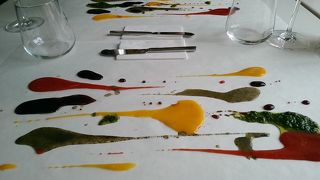 フルーツソースで描く一期一会のアート