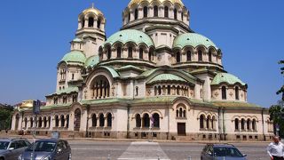 ブルガリアを代表する美しい寺院