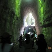 養老渓谷（養老温泉）には、最近にわかに有名になった2階建てのトンネルがあります。