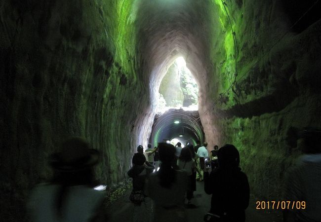 養老渓谷（養老温泉）には、最近にわかに有名になった2階建てのトンネルがあります。