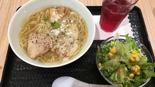 フードコーナーのラーメン屋