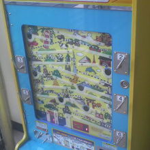 フロアの片隅に懐かしい新幹線ゲームが設置されていました