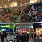 日本食のレストランもたくさん入っていて、人気が伺えるエリアでした!