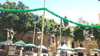 にぎやかな広場