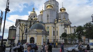 モスクワ駅の西側1 kmの少し離れた場所にあるロシア正教の大聖堂