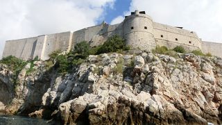 城壁を半周した。山側の城壁からの景色がいい。