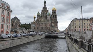 血の上の救世主教会脇を流れるグリボエードフ運河