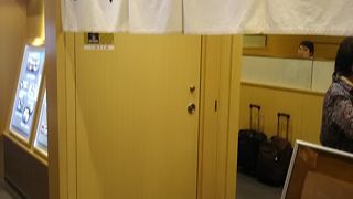 八重洲側の地下入り口にあります