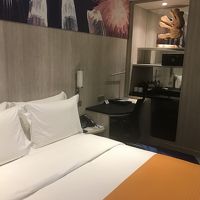 ベッドサイドのUSB端子が壊れていた