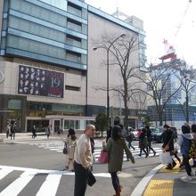 札幌駅前道りに面しています