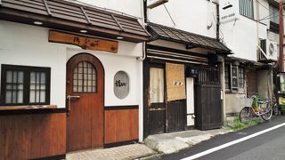 荒木町のメインストリートです