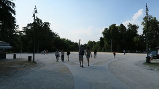スフォルツェスコ城の北側に広がる公園